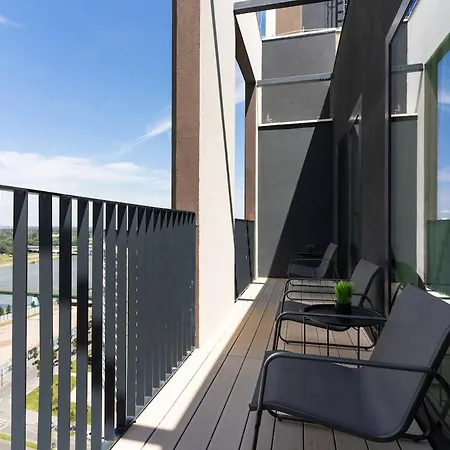 Bw Spacious Riverview *