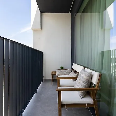 Bw Spacious Riverview דירה *