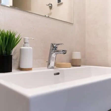 Bw Spacious Riverview *